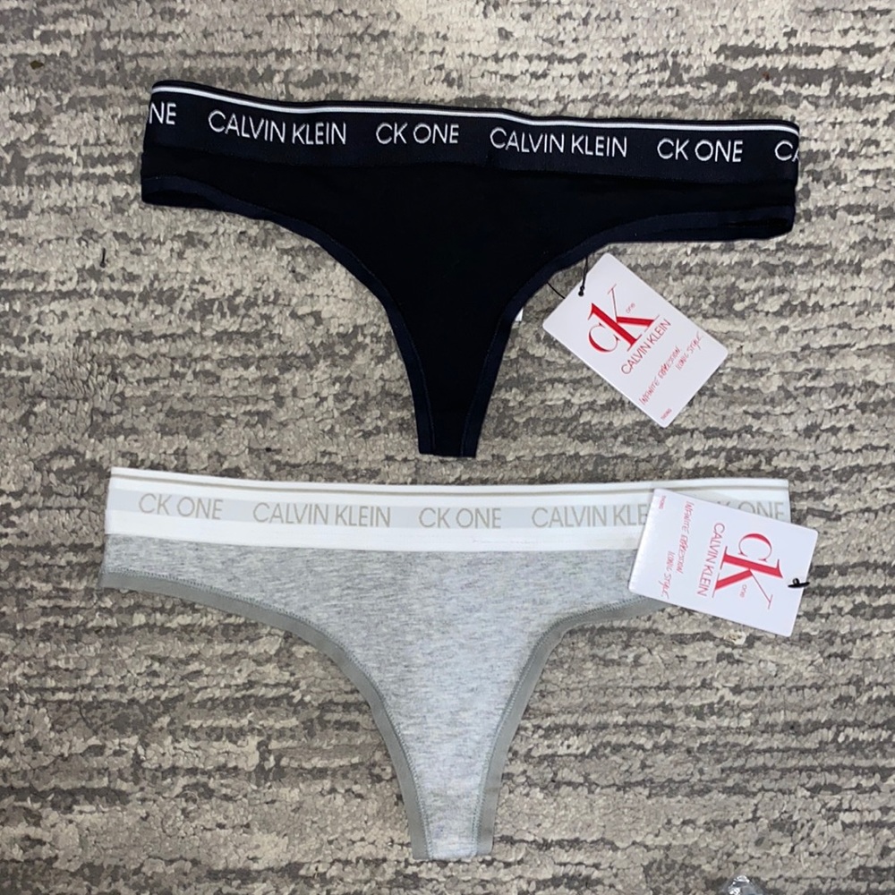 NWT CALVIN KLEIN THONGS